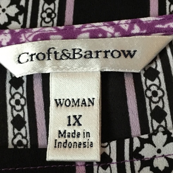 Croft and Barrow Short Shorts Round Neck Blouse - Picture 5 of 6